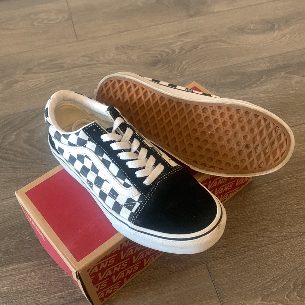 VANS - Picture 2 of 2